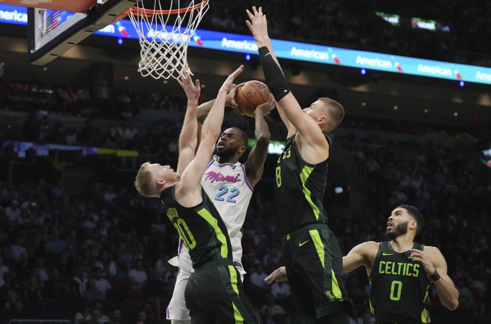 [乒乓球]王楚钦晋级重庆冠军赛男单八强.