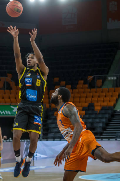 欧冠-贝林厄姆绝杀姆巴佩破门 皇马客场3-2胜曼城.