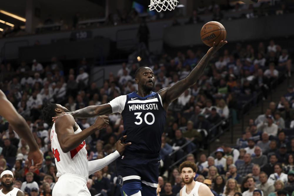 达成荷兰队50场、25场里程碑，德利赫特、西蒙斯获赠纪念品.