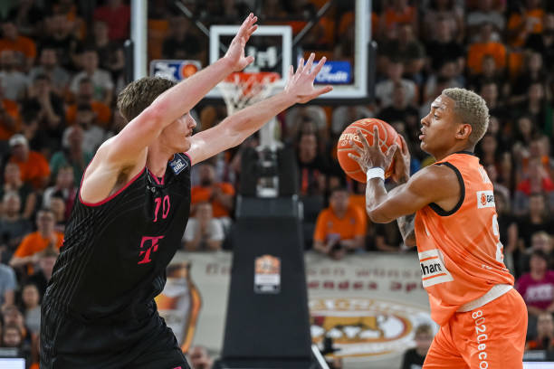 背靠背夺冠！冯彦哲／黄东萍2-1击败蒋振邦／魏雅欣 获马来西亚大师赛混双冠军