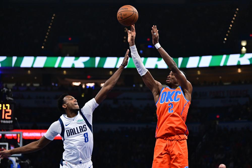 王师傅cos尚博勒“吓”到郭艾伦 两人活动中单挑