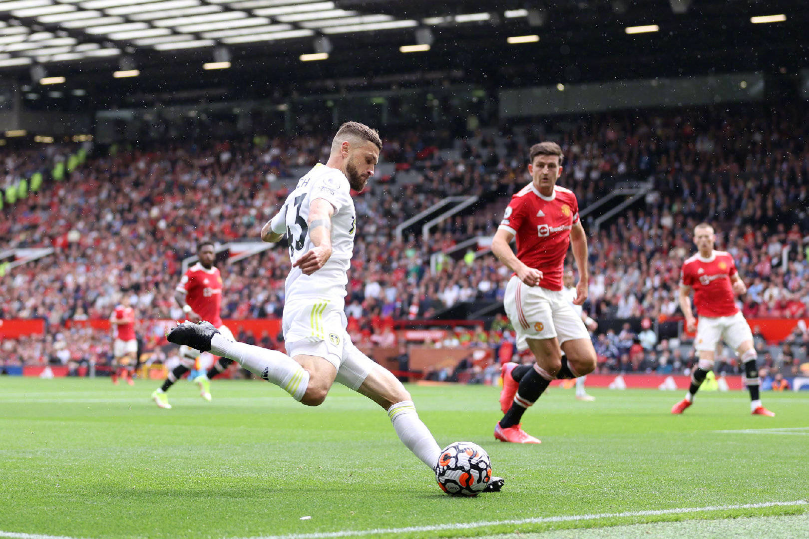 更显示出他 更显示出他