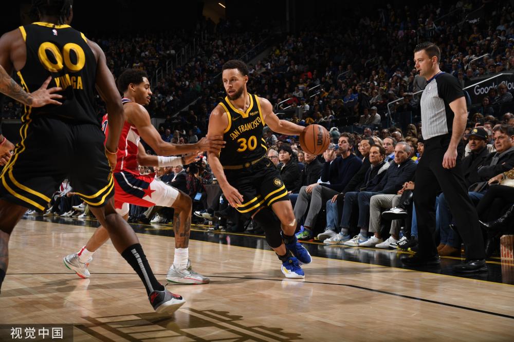 活塞122-117击败步行者，豪取13连胜，追平队史最长连胜纪录。